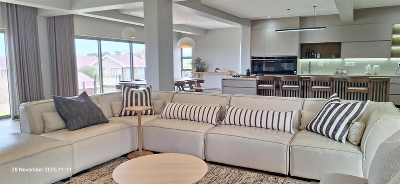 5 Bedroom Property for Sale in Outeniqua Strand Western Cape